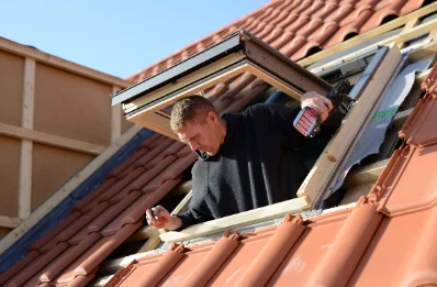 Pose de fenêtres de toit Velux à Saint-Georges-de-Reintembault